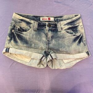 1st Kiss high cuffed shorts